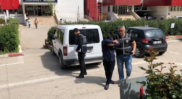 Sahte polis süsüyle dolandırıcılık yaptı gerçek polise yakalandı