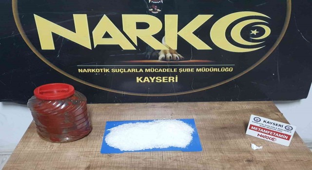 Salça Bidonu içinde uyuşturucu ticaretini polis engelledi