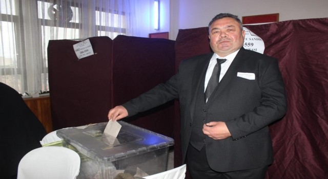 Salihlide 5 başkan değişti, 8 başkan güven tazeledi