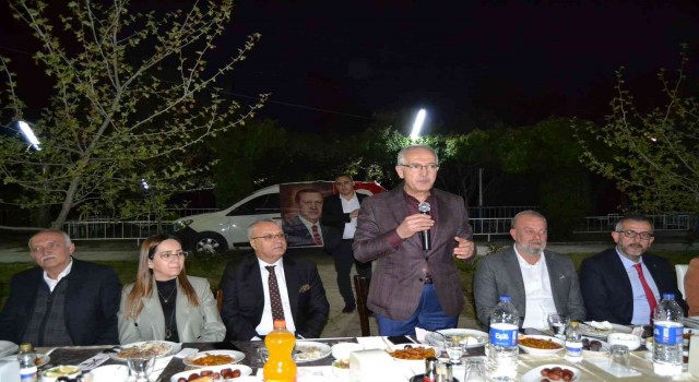 Salihlide AK Parti iftarında müjdeler verildi