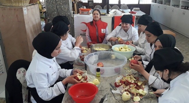 Salihlide öğrenciler, reçel atölyesi gerçekleştirdi