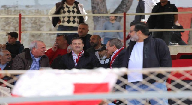 Şampiyon Ayvalıkgücü ligde son maçını da kazandı. 3-2