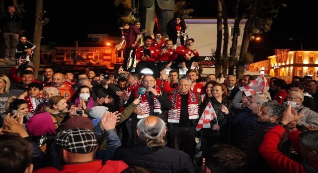 Şampiyon Ayvalıkgücüne coşkulu karşılama