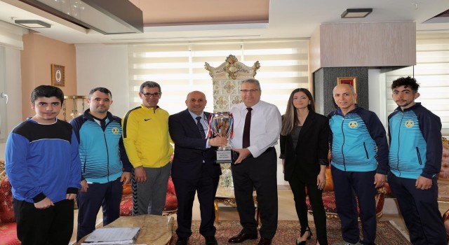 Şampiyon sporculardan Başkan Çerçiye teşekkür