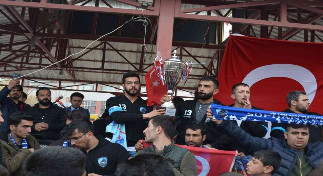 Şampiyon takım Adilcevazda coşkuyla karşılandı
