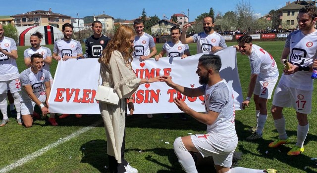 Şampiyonluk maçında evlilik teklifi etti
