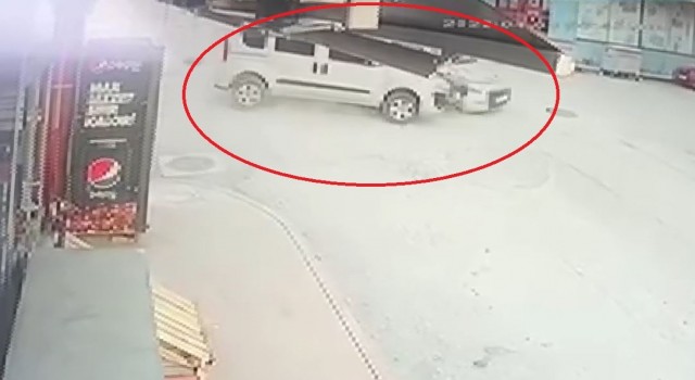 Samsunda 5 kişinin yaralandığı kaza güvenlik kamerasında