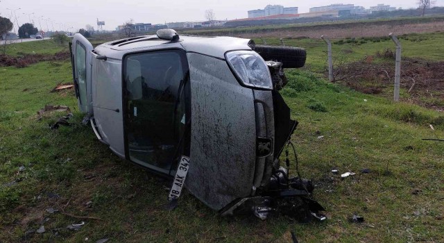 Samsunda hafif ticari araç takla attı: 1 yaralı