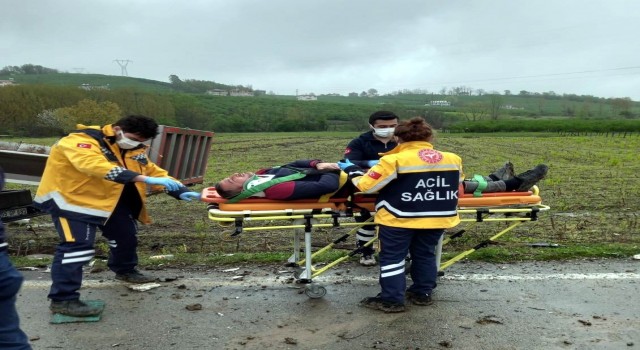 Samsunda kamyonla hafif ticari araç çarpıştı: 1i ağır 3 yaralı