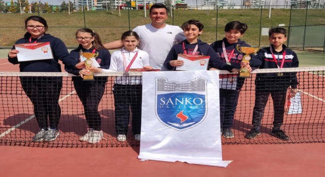 SANKO Okulları öğrencilerinin tenis başarısı