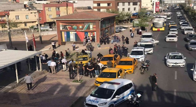 Şanlıurfa İl Göç İdaresine taşlı saldırı: 15 gözaltı