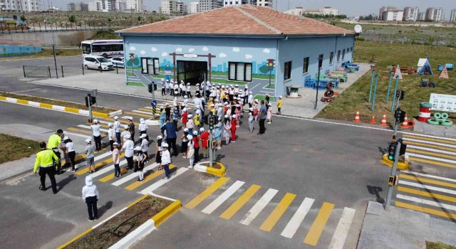 Şanlıurfada öğrenciler trafik haftasını kutladı