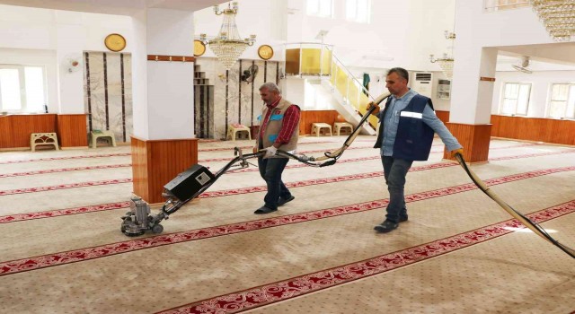 Şanlıurfadaki ibadethanelerde bayram temizliği