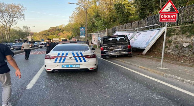 Sarıyerde İETT otobüsü dehşet saçtı, yokuş aşağı kayan otobüs önüne gelen 15 aracı biçti