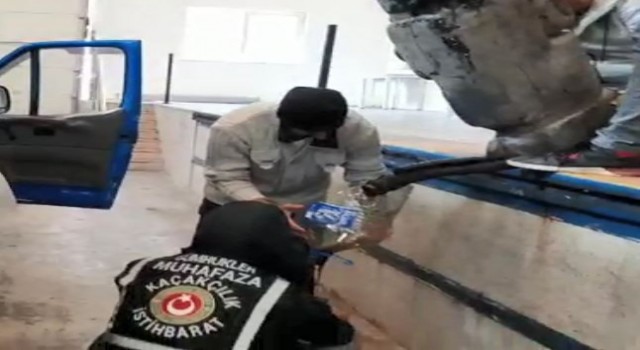 Sarp Sınır Kapısında bir aracın yakıt deposunda 104 kilogram bal ele geçirildi