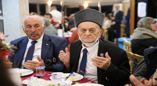 Şehit aileleri ve gaziler Bayrampaşada iftarda buluştu