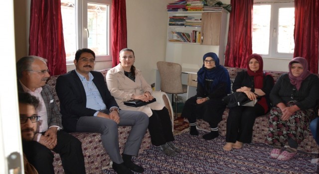 Selendide Yalnız Değilsiniz projesi ile öğrenciler evlerinde ziyaret ediliyor