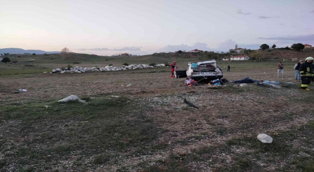 Seydikemerde otomobil şarampole devrildi:1 ölü, 5 yaralı