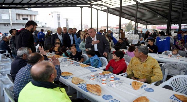 Seyhanda iftar sofrası kuruldu