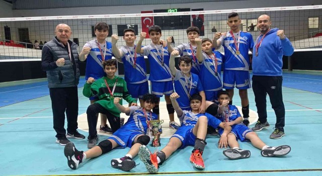 Seyhanın erkek voleybolcuları hedef büyüttü