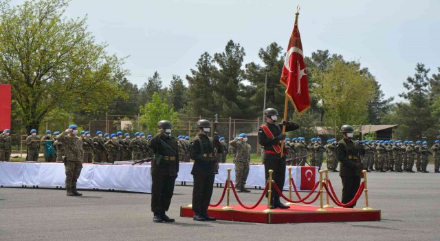 Siirt Valisi Hacıbektaşoğlu, askerlerin yemin törenine katıldı