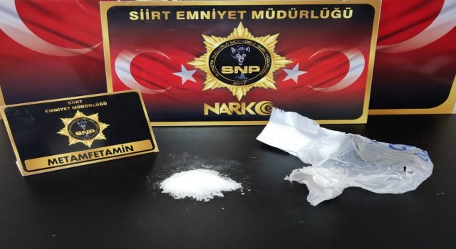 Siirtte otobüsteki yolcunun üstünden uyuşturucu çıktı