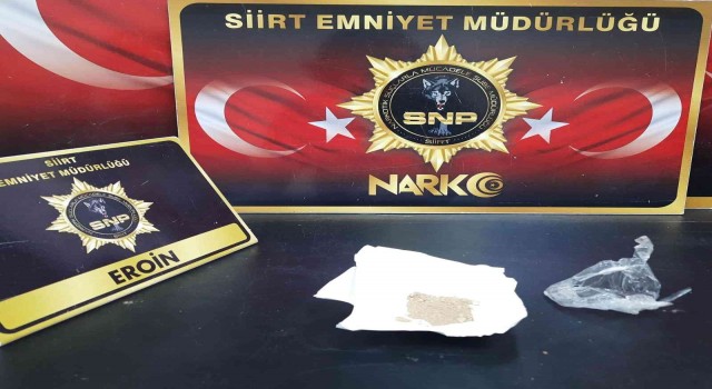 Siirtte şüpheli şahıs ağzında uyuşturucu madde ile yakalandı