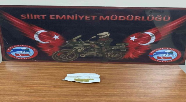 Siirtte şüpheli şahsın üst aramasında uyuşturucu madde ele geçirildi