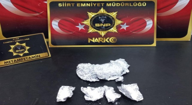 Siirtte şüpheli şahsın üst aramasında uyuşturucu madde ele geçirildi