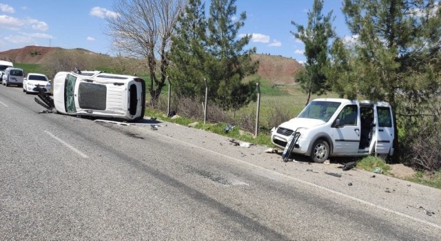Siirtte trafik kazası: 3 yaralı