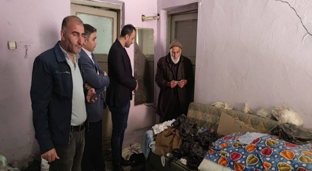 Siirtte yalnız yaşayan yaşlı adama belediye sahip çıktı