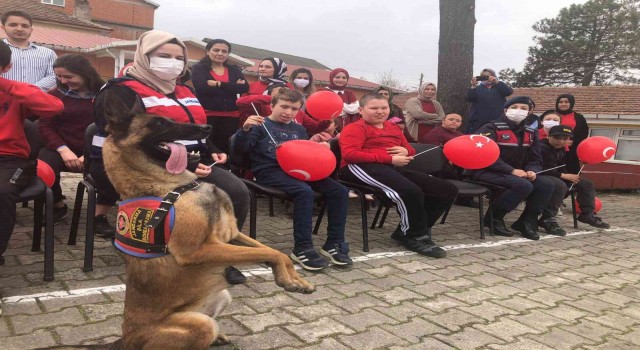 Şila ve jandarma ekipleri otizmli çocukları sevindirdi