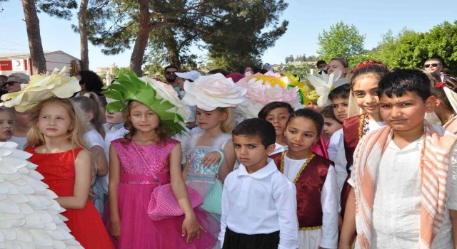 Silifkede Türk, Rus ve Suriyeli çocuklar 23 Nisan coşkusunu birlikte yaşadı