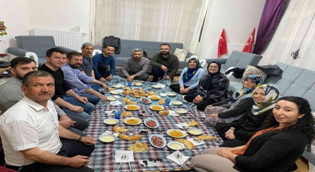 Sındırgıda çat kapı iftarla mutluluk dağıtılıyor