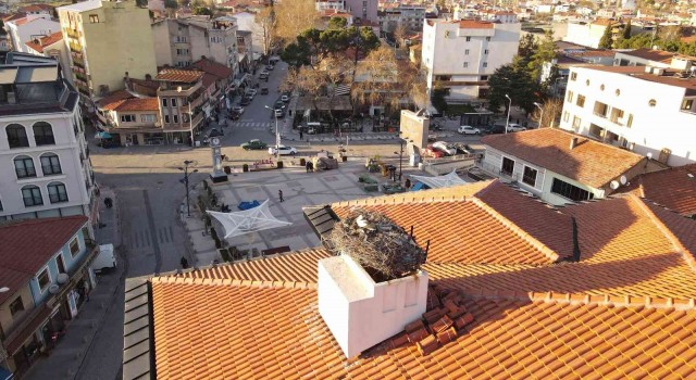 Sındırgının simgesi Sağdıç leylek yuvasına döndü