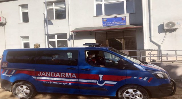 Sinopta 34 suçtan aranan şahıs, jandarmadan kaçamadı