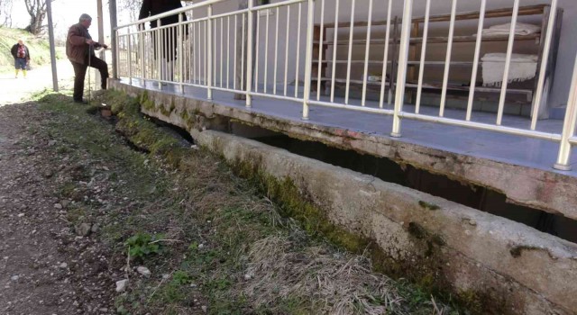 Sinopta 44 yıl önce boşaltma kararı verilen köyde heyelan