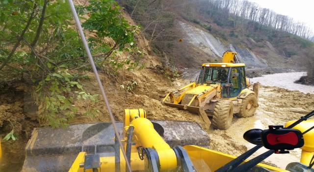 Sinopta heyelan nedeniyle kapanan 118 köy yolu ulaşıma açıldı