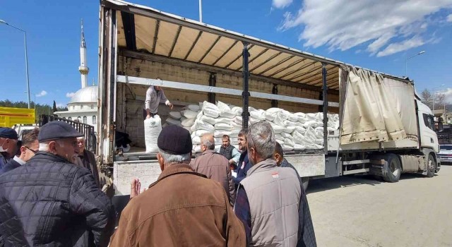 Sinopta ilkbahar beslenmesi için arıcılara 54 ton toz şeker