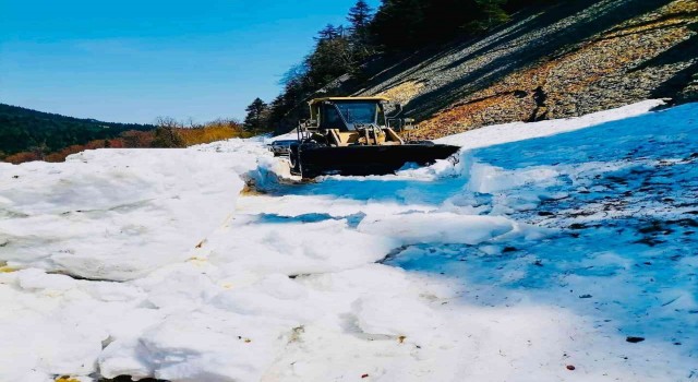 Sinopta kar nedeniyle kapalı olan köy yolu ulaşıma açıldı