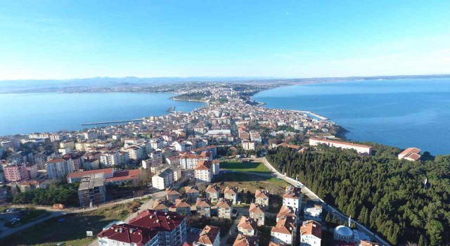 Sinopta Kent Meydanı bayrama hazırlanıyor