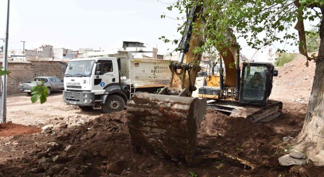 Siverekte arkeologlar eşliğinde yıkım