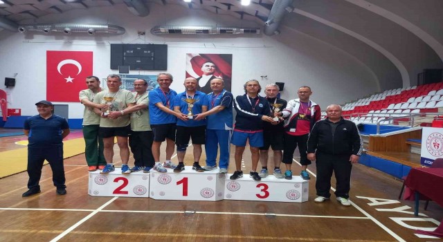 Söke Belediyespor Masa Tenisinde sezonu 9 kupayla kapattı