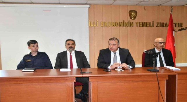 Sökede daire amirleri, muhtarlarla bir araya geldi