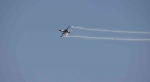 ‘SOLOTÜRK Çanakkale semalarında çocuklar için uçtu
