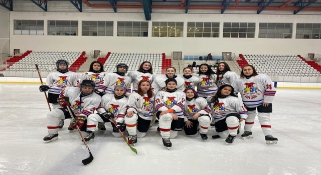 Spor AŞ Buz Hokeyi takımı Ankarada farklı kazandı