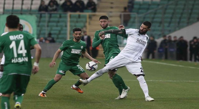 Spor Toto 1. Lig: Bursaspor: 1 - Kocaelispor: 1 (İlk yarı sonucu)