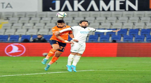 Spor Toto Süper Lig: Başakşehir: 1 - Yeni Malatyaspor: 0 (İlk yarı)