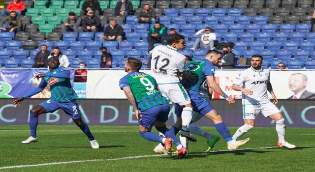 Spor Toto Süper Lig: Çaykur Rizespor: 1 - Konyaspor: 1 (İlk yarı)