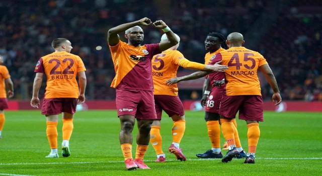 Spor Toto Süper Lig: Galatasaray: 2 - Fatih Karagümrük: 0 (İlk yarı)
